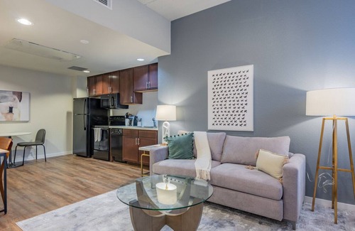 Brooks City Base Apartment | Modern Apartment in Prime Location (ID3155X48)