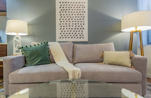 Brooks City Base Apartment | Modern Apartment in Prime Location (ID3155X48)