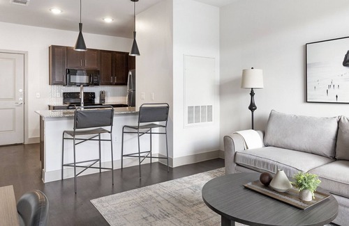 Selma Apartment | Modern Apartment in Prime Location (ID6413X98)