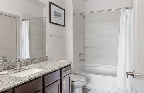 Selma Apartment | Modern Apartment in Prime Location (ID6413X98)