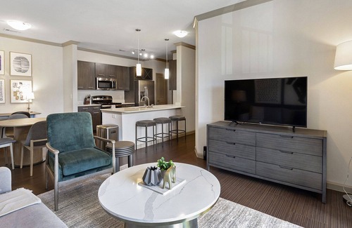Wetmore Apartment | Modern Apartment in Prime Location (ID1000X931)