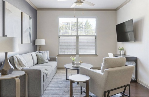 Wetmore Apartment | Modern Apartment in Prime Location (ID1230X535)
