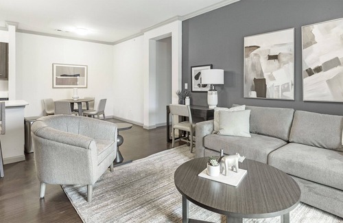 Wetmore Apartment | Modern Apartment in Prime Location (ID9376X25)