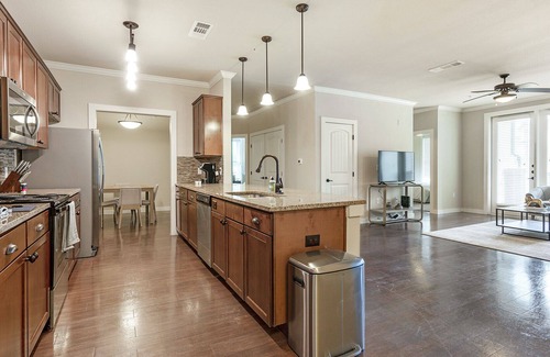 Cross Mountain Apartment | Modern Apartment in Prime Location (ID6265X65)