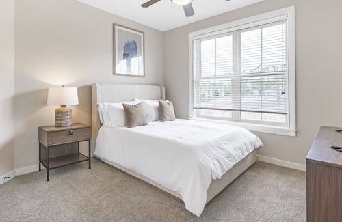 Cross Mountain Apartment | Modern Apartment in Prime Location (ID6265X65)