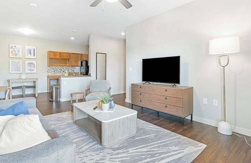 Brooks City Base Apartment | Modern Apartment in Prime Location (ID9888X06)