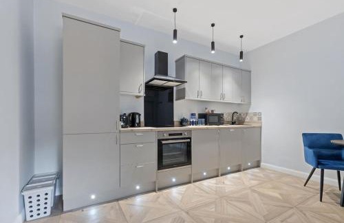 Mapperley Apartment | Modern Apartment Off-Road Parking King Bed Suite 1