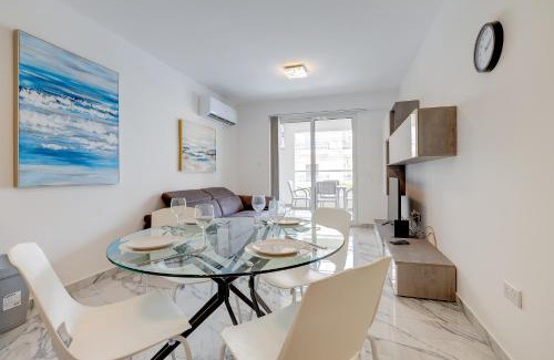 Swieqi Apartment | Modern Apartment steps to St George's Bay