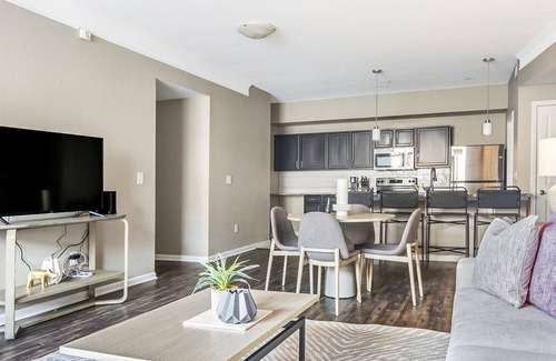 Overland Park Apartment | Modern Apartment in Prime Location (ID8626X03)