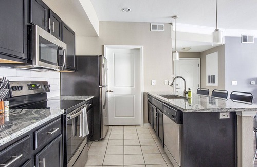 Overland Park Apartment | Modern Apartment in Prime Location (ID8626X03)