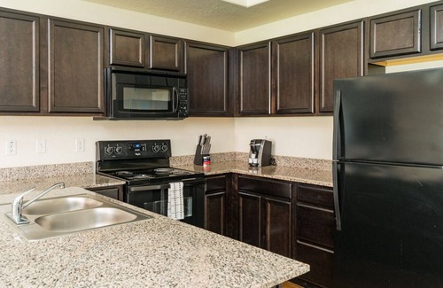 Pleasant Grove Apartment | Modern Apartment in Prime Location (ID5488X40)