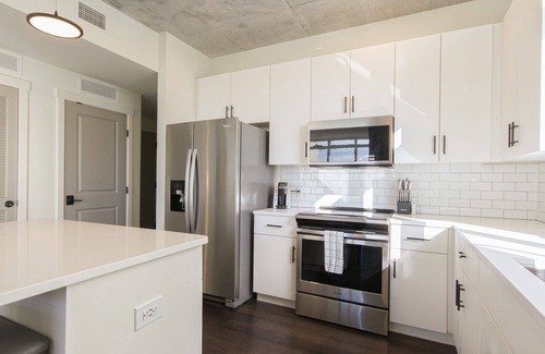 St. Petersburg - Clearwater Apartment | Modern Apartment in Prime Location (ID8503X97)
