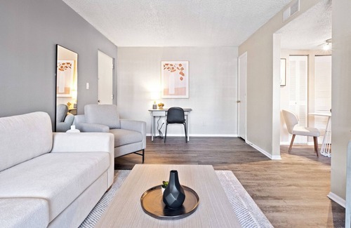 St. Petersburg - Clearwater Apartment | Modern Apartment in Prime Location (ID7983X03)