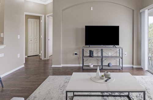 Pinellas Park Apartment | Modern Apartment in Prime Location (ID5950X13)