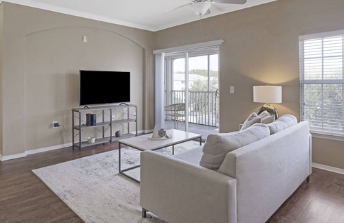Pinellas Park Apartment | Modern Apartment in Prime Location (ID5950X13)