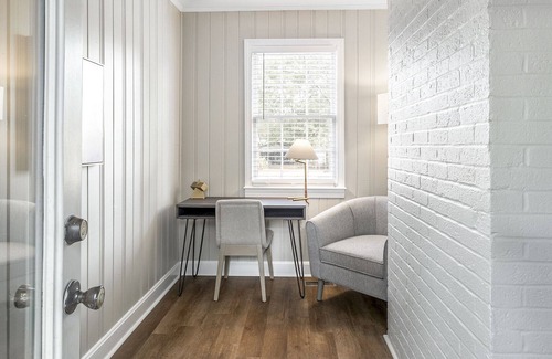 Homewood Apartment | Modern Apartment in Prime Location (ID1266X720)