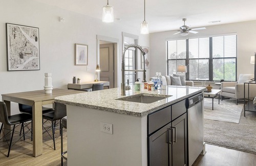Crestline Heights Apartment | Modern Apartment in Prime Location (ID3573X89)
