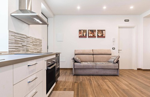 Ville d'Anaunia Apartment | Modern Apartment "Villa Vacanze Renetta" with Mountain View & Balcony