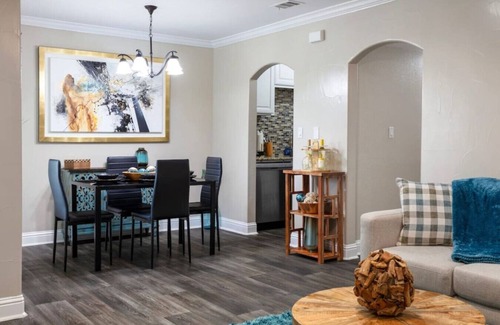 Arlington House | Modern apartment w/amenities!