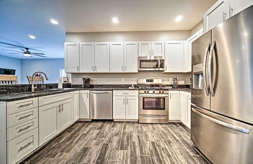 Grass Lake Apartment | Modern Apartment w/Deck: 3 Miles to Grass Lake!
