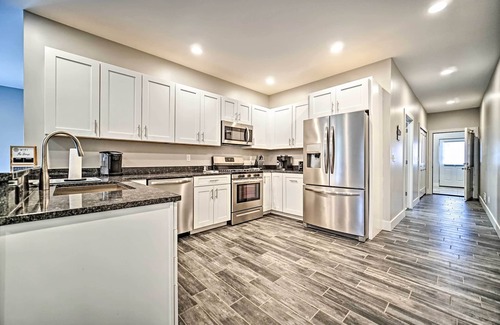 Grass Lake Apartment | Modern Apartment w/Deck: 3 Miles to Grass Lake!