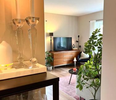 Sinsen Apartment | Modern apartment with a balcony and free parking