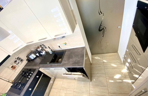 Onesti Apartment | Modern Apartment with a Great View