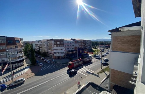 Onesti Apartment | Modern Apartment with a Great View