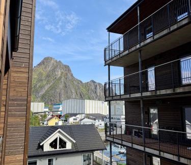 Svolvaer Apartment | Modern apartment with balcony in the center of Svolvær