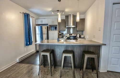 Laval-des-Rapides Apartment | Modern apartments 2 Bedrooms 4 beds AC Wi-Fi Free Parking Smart TV