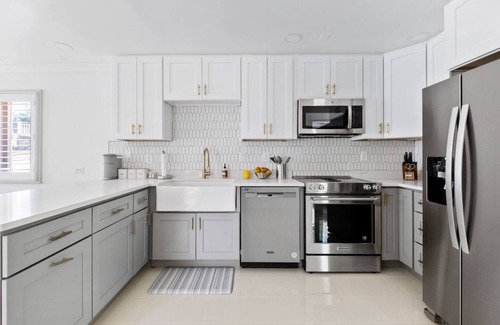 Cherrydale Apartment | Modern Apt | 15 Min to DC | Private Balcony