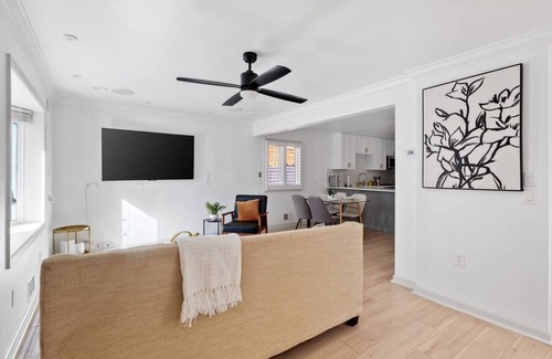 Cherrydale Apartment | Modern Apt | 15 Min to DC | Private Balcony