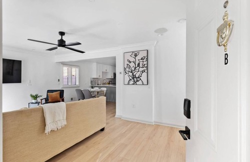 Cherrydale Apartment | Modern Apt | 15 Min to DC | Private Balcony