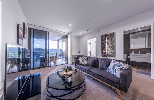 Toowong Apartment | Modern APT in Toowong with Mountain View