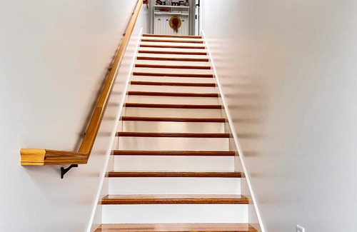 Lagoon Heights Apartment | Modern Apt Near Marthas Vineyard Beaches!