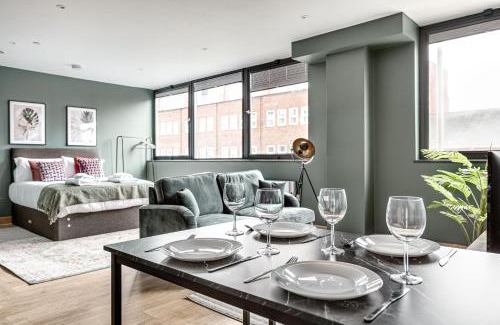 Rushmoor District Apartment | Modern Apt, town centre, 4 guests, pkg, wifi by Tent serviced apartments