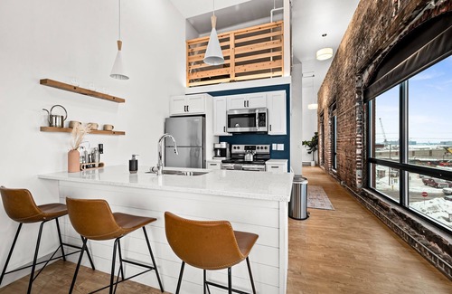 Duluth Apartment | Modern Apt w/Gym, Elevator, Coffee Shop | 316