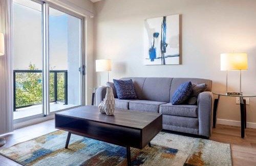 Stamford Apartment | Modern Apt with Luxury Amenities
