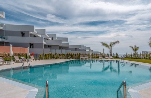 Alcorrin Apartment | Modern apt. with terrace & sea view, gym & jazucci