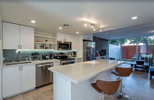 Arcadia Lite Condo | Modern Arcadia Condo - Walking Distance to LGO and Postino!