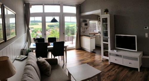 Husen House | Modern ausgestattetes Ferienhaus mit möblierter Südhang-Terrasse im Altenautal