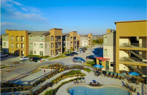 Montopolis Apartment | Modern Austin 2BR 2B Apt with Pool Parking & WIFI