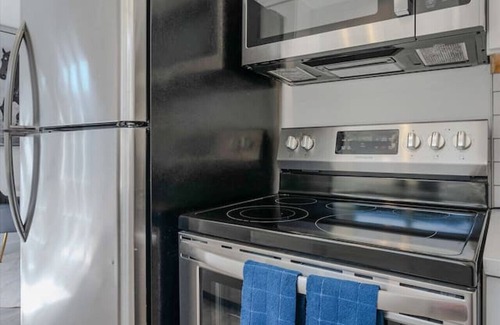 Coronado Hills House | Modern Austin Home near Downtown with Balcony, Fireplace & Parking!