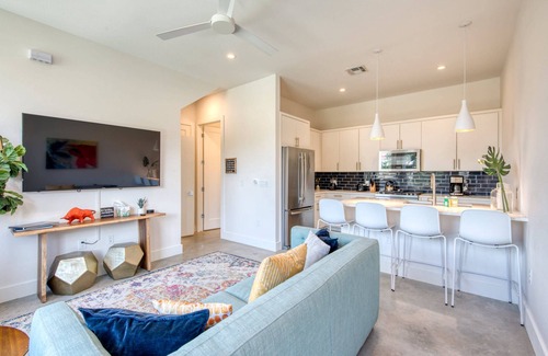 Galindo House | Modern Austin Retreat, 3 miles from Downtown, Walk to Restaurants