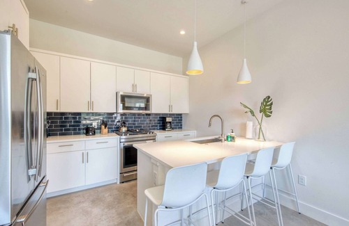 Galindo House | Modern Austin Retreat, 3 miles from Downtown, Walk to Restaurants