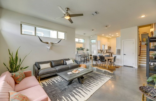 Rosewood House | Modern Austin Townhome w/Covered Patio, Balcony!