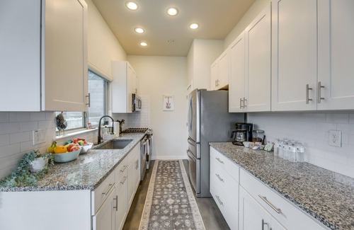 Rosewood House | Modern Austin Townhome w/Covered Patio, Balcony!