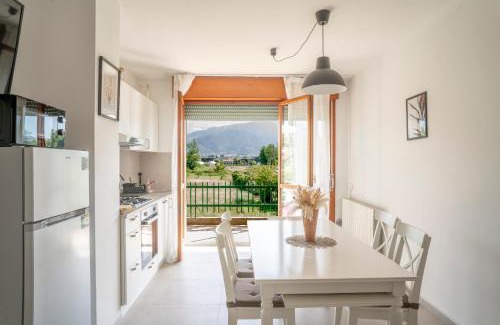 Ronchi Apartment | Modern Beach Apartment Near Forte dei Marmi