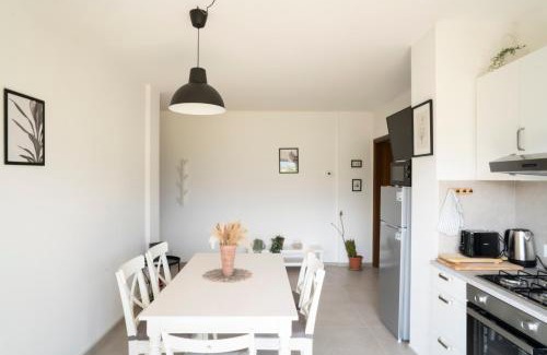 Ronchi Apartment | Modern Beach Apartment Near Forte dei Marmi