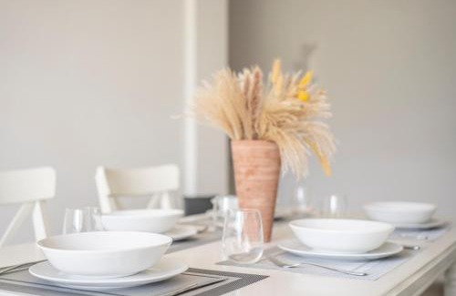 Ronchi Apartment | Modern Beach Apartment Near Forte dei Marmi